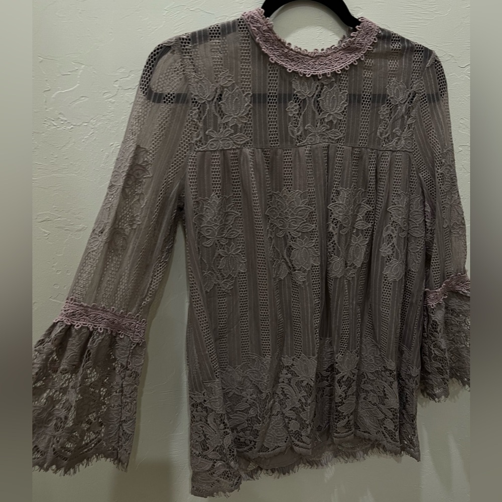 Elegant Lace Women’s Top Light Purple